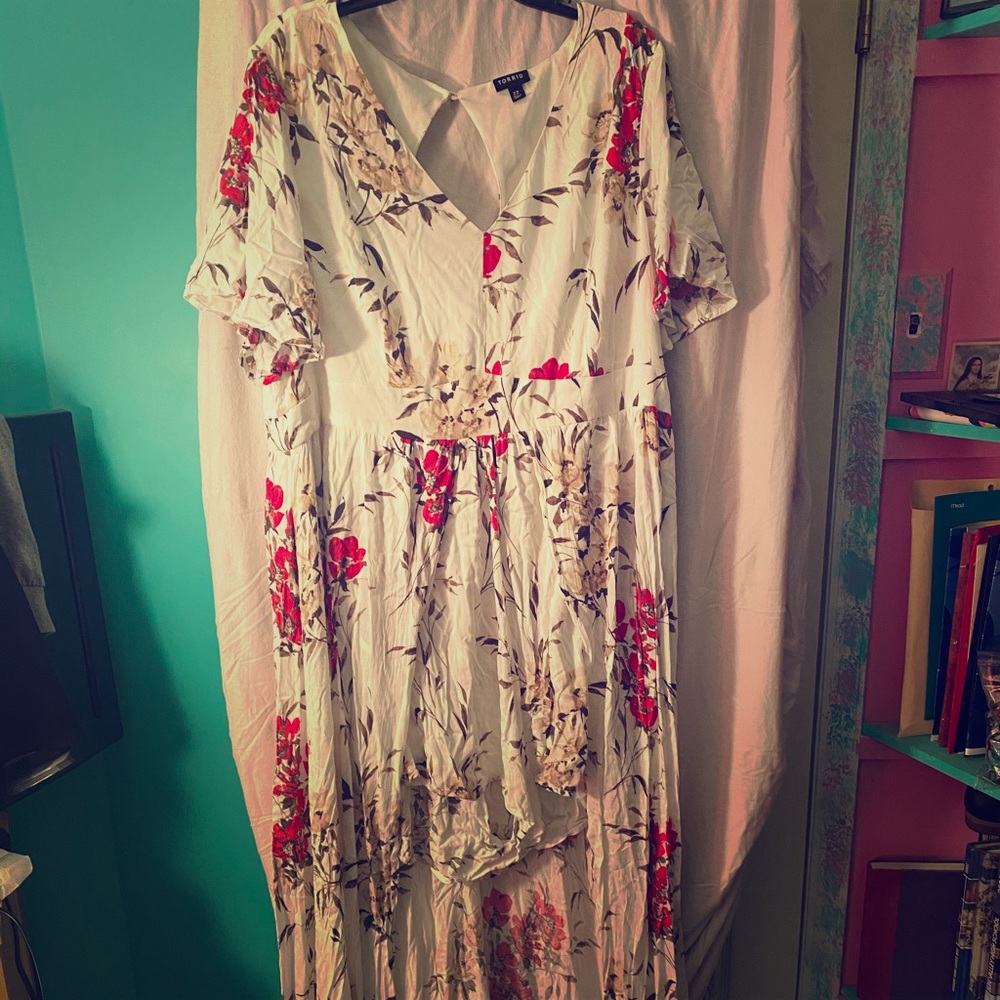 Shortsleeved high-low floral romper Torrid size 22
